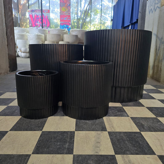 Cedar Ribbed Tapered Cylinder Black