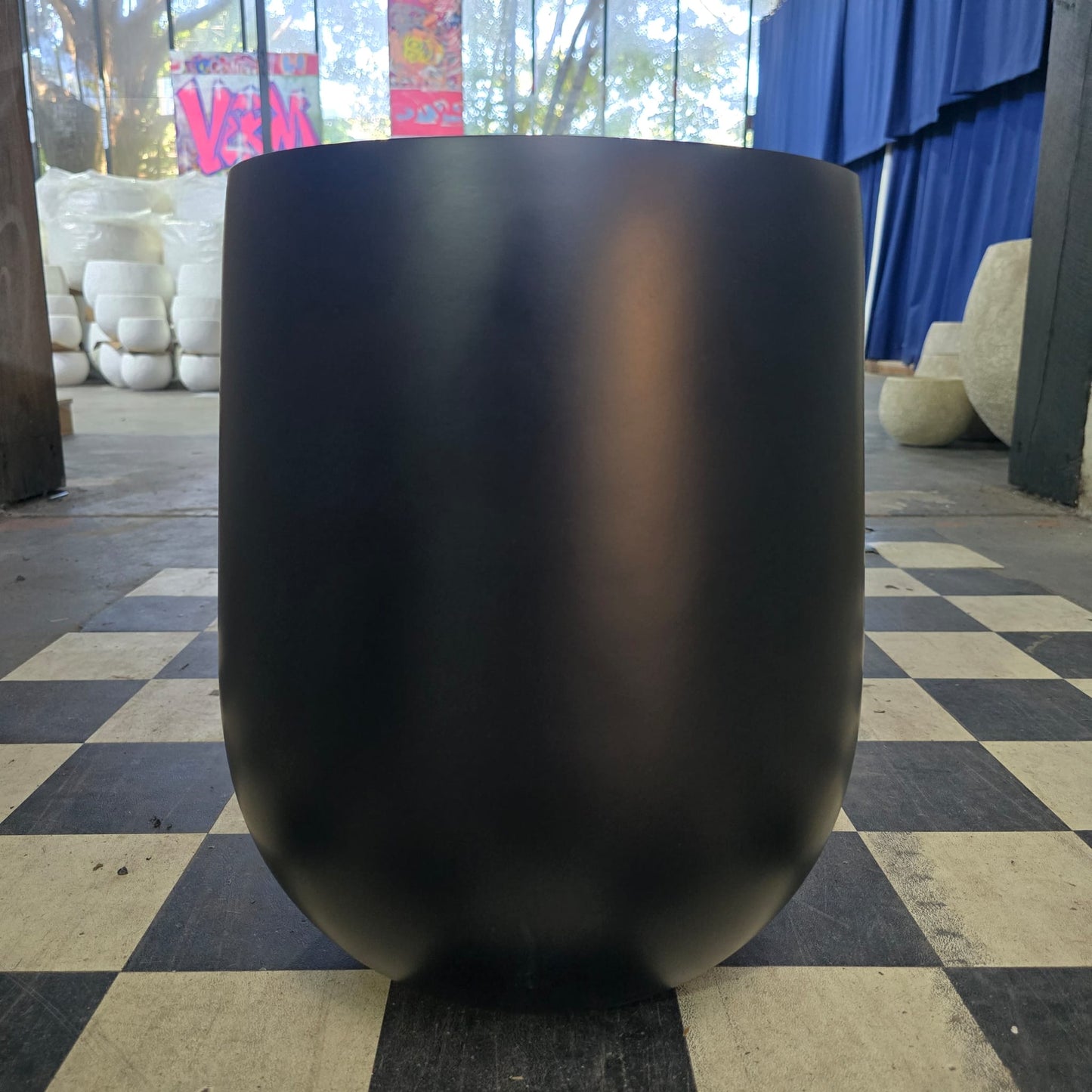 Black cedar cigar pot with a sleek, modern design, measuring 26cm wide and 30cm tall, ideal for storing cigars.